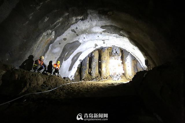 首发:青岛地铁13号线首段隧道今天贯通