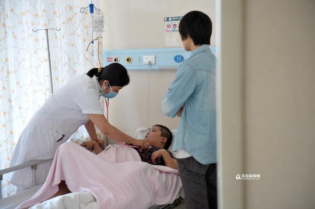 女孩患白血病 男友要卖房救她 女孩患白血病 男友要卖房救她