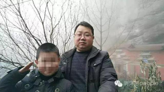 开专车副镇长被查:半年工资一万八 家里确实难 开专车副镇长被查:半年工资一万八 家里确实难