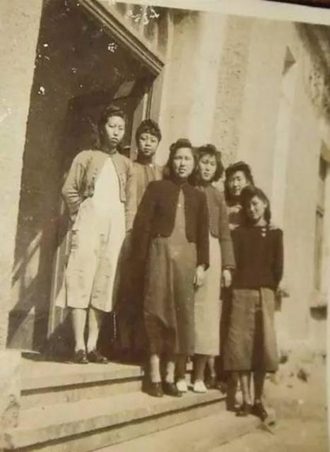 青岛红灯区发展:藏克家为妓女写《神女》(图) 青岛红灯区发展:藏克家为妓女写《神女》(图)