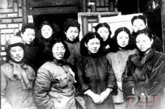 青岛红灯区发展:藏克家为妓女写《神女》(图) 青岛红灯区发展:藏克家为妓女写《神女》(图)