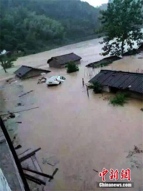 组图:南方8省持续暴雨 48条河超警22人死亡