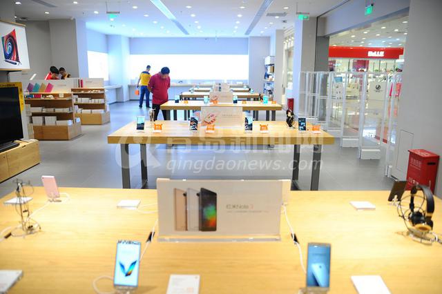 高清:探秘小米青岛直营店 炫酷产品你见过几种