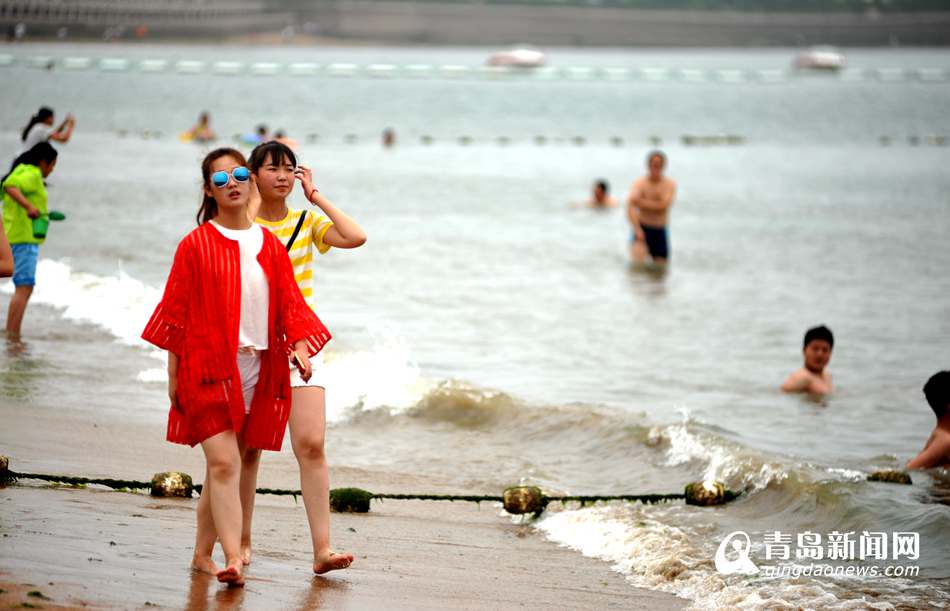 夏至青岛沿海独享20℃ 游客浴场觅清凉