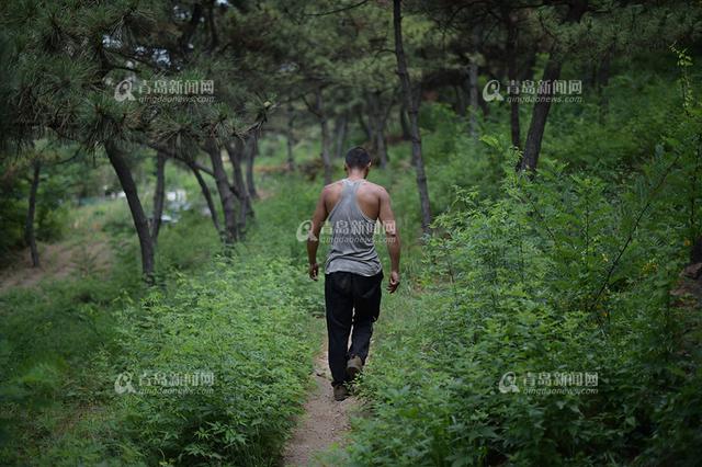 【青岛故事】小伙住山洞 每天抄古文观止