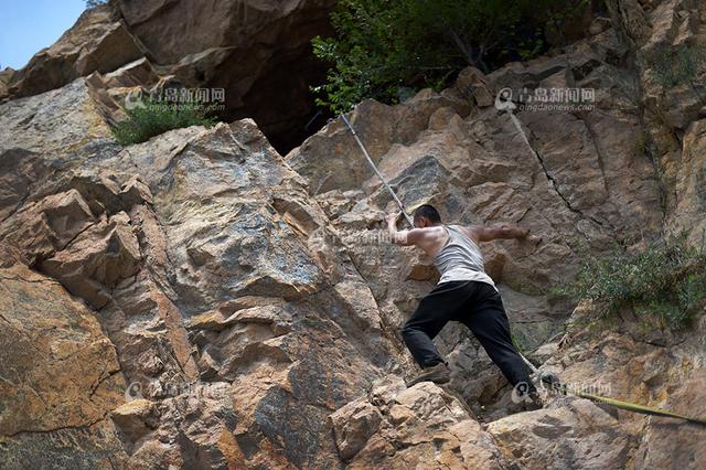 【青岛故事】小伙住山洞 每天抄古文观止