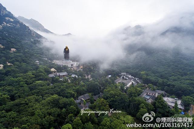 高清：上帝视角看崂山太清宫 岩幽谷深云雾缭绕