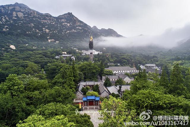 高清：上帝视角看崂山太清宫 岩幽谷深云雾缭绕