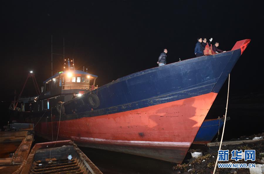 广东特大跨境走私毒品案调查：一艘渔船藏2吨冰毒