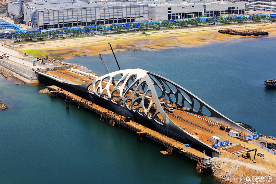 高清:灵山湾珊瑚贝桥7月通车 桥身如跳跃海豚
