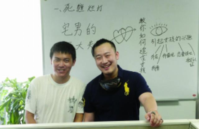 刘昀声和曹世杰（右） 现代快报/ZAKER南京记者 赵杰 摄