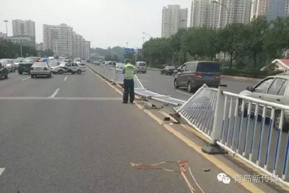 组图:福州北路野马车又酿车祸 老太太当场撞死