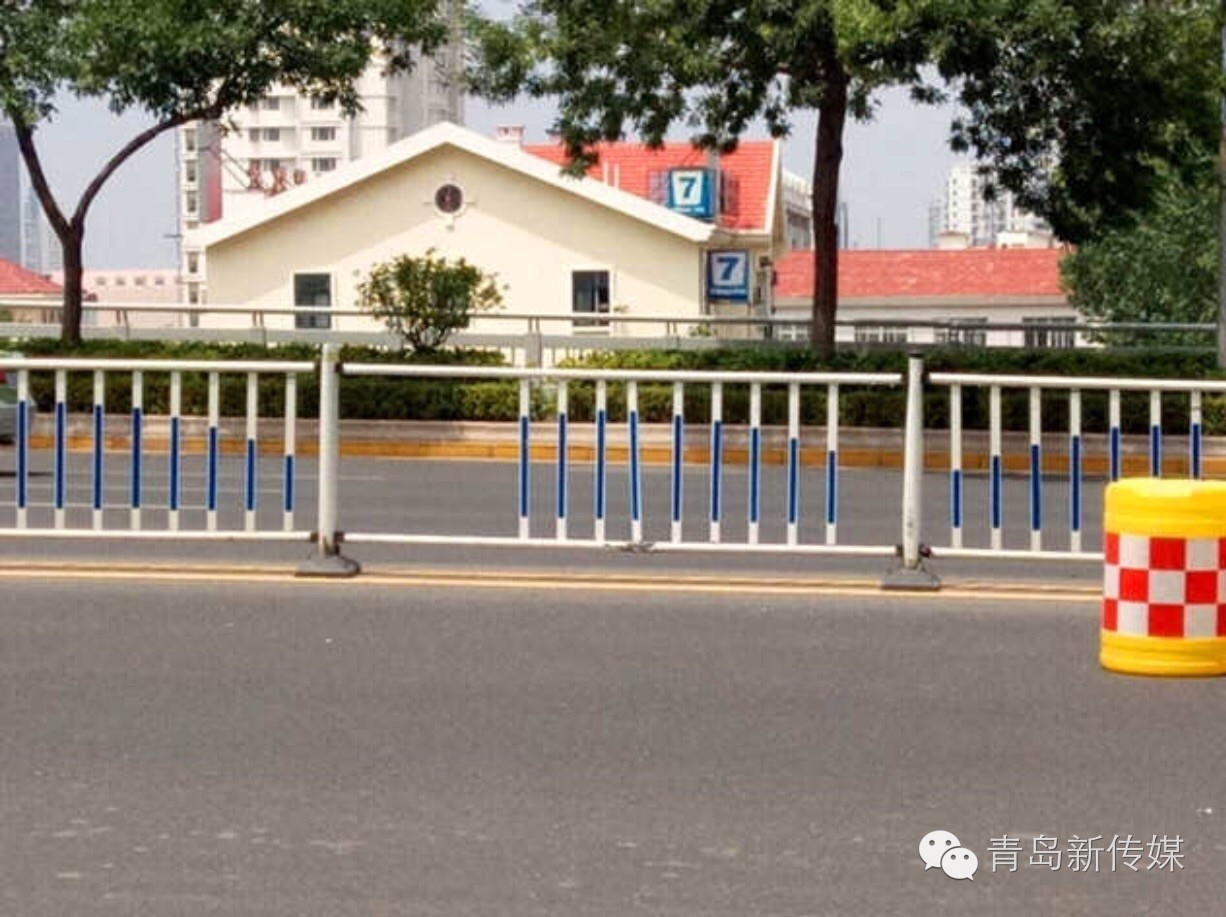 组图:福州北路野马车又酿车祸 老太太当场撞死