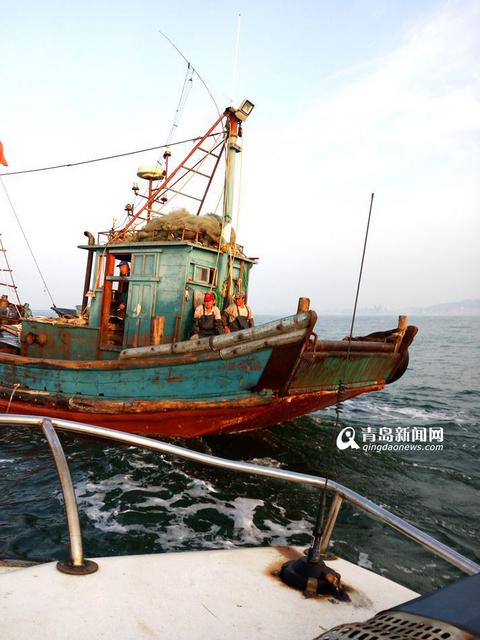 青岛查获11艘'偷腥'渔船 还有人暴力抗法
