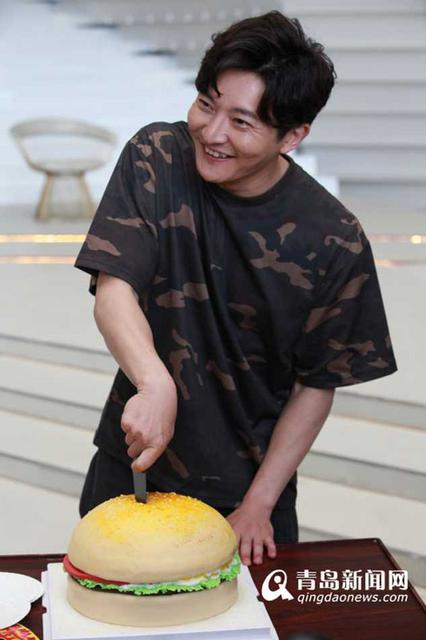 张歆艺婚后亮相青岛 新剧变身霸道女总裁 张歆艺婚后亮相青岛 新剧变身霸道女总裁