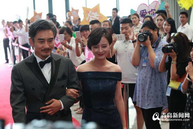 张歆艺婚后亮相青岛 新剧变身霸道女总裁 张歆艺婚后亮相青岛 新剧变身霸道女总裁