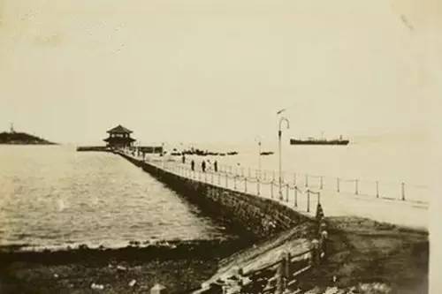 组图:细数青岛的百年第一 第一座码头是栈桥