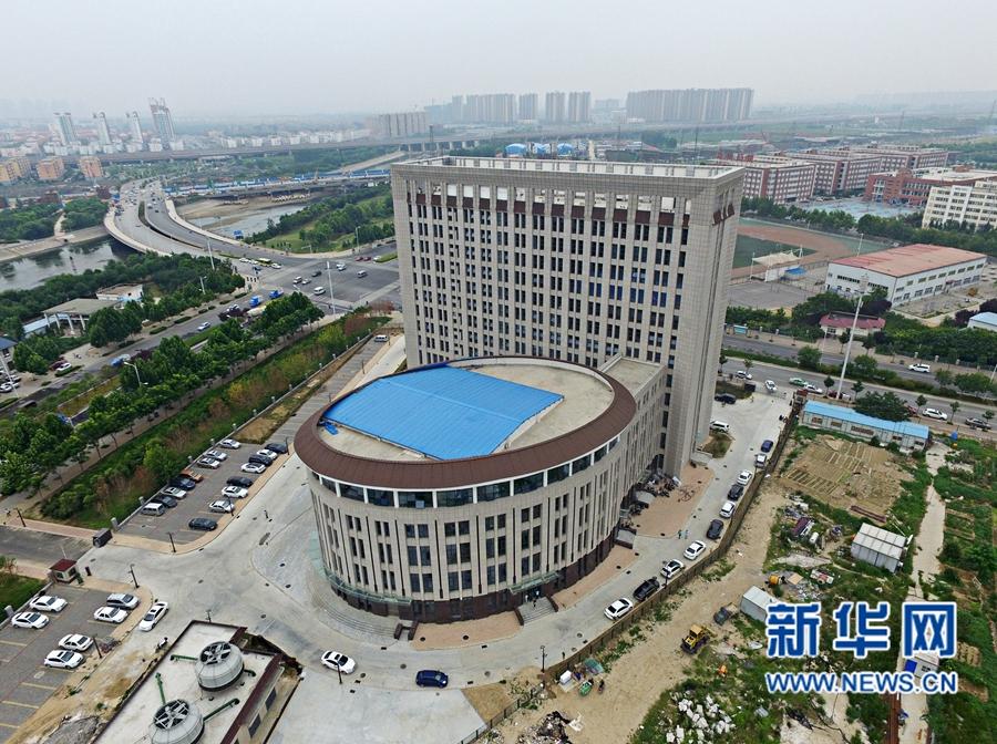 河南高校出现奇葩建筑 造型酷似巨型马桶(图)