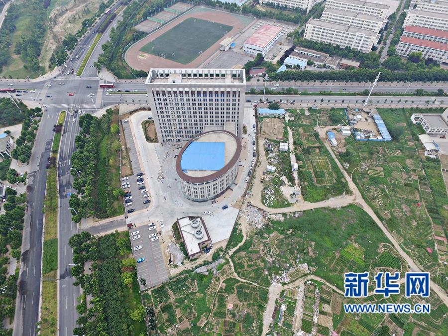 河南高校出现奇葩建筑 造型酷似巨型马桶(图)