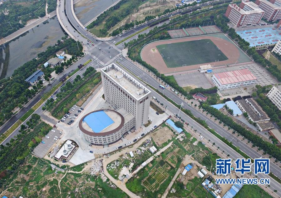 河南高校出现奇葩建筑 造型酷似巨型马桶(图)