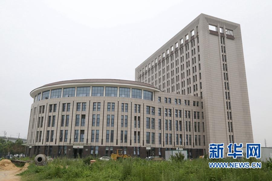 河南高校出现奇葩建筑 造型酷似巨型马桶(图)