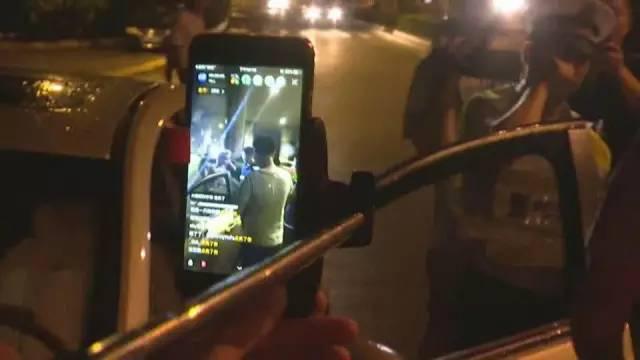 组图:李沧交警秒变网红!网络直播夜查酒驾