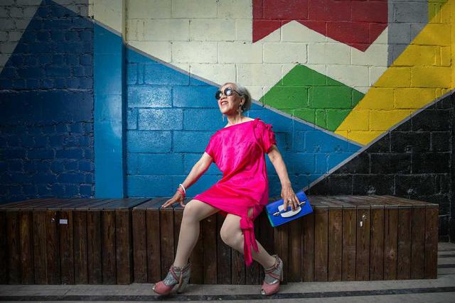 80岁老人拍逆天时装照 看姨姥的后现代生活 80岁老人拍逆天时装照 看姨姥的后现代生活