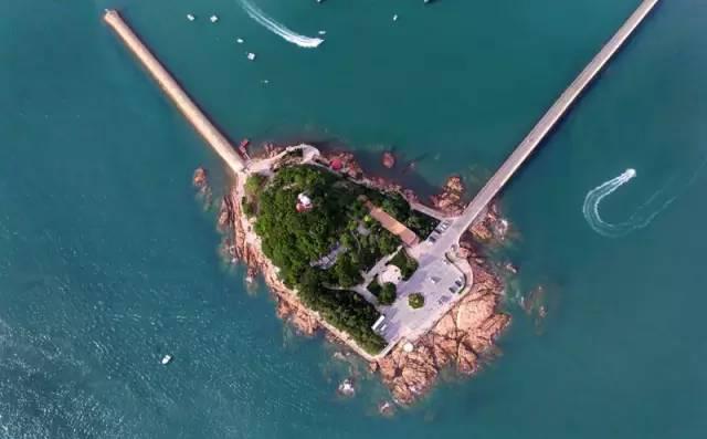 组图:天空角度瞰青岛 回澜阁旁上演双龙出海