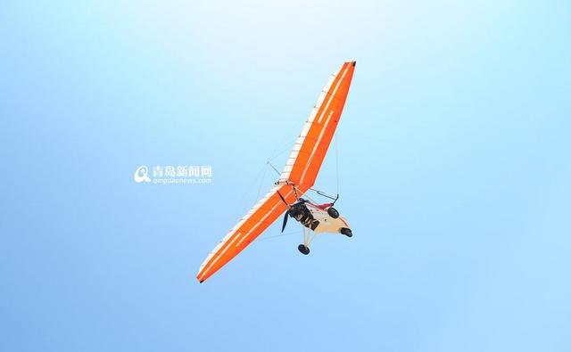 金沙滩动力三角翼开飞 惊险刺激游客争尝鲜 金沙滩动力三角翼开飞 惊险刺激游客争尝鲜