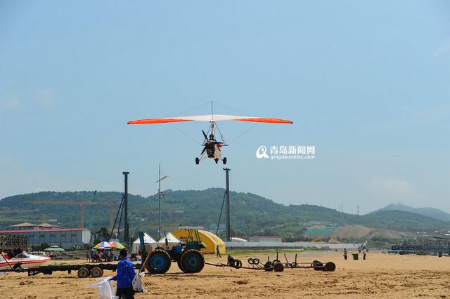 金沙滩动力三角翼开飞 惊险刺激游客争尝鲜 金沙滩动力三角翼开飞 惊险刺激游客争尝鲜