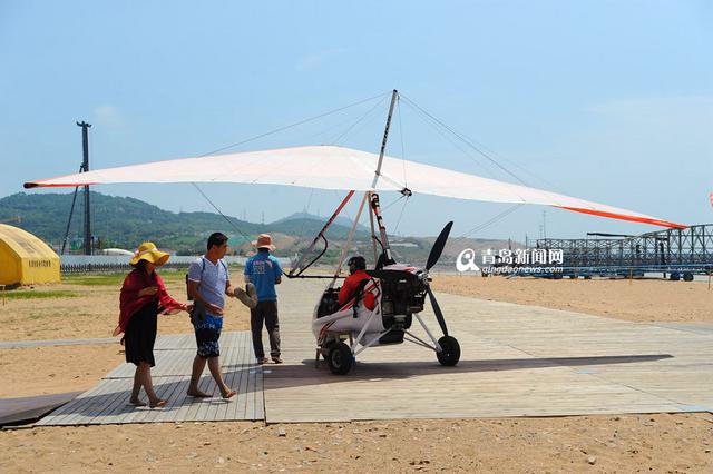金沙滩动力三角翼开飞 惊险刺激游客争尝鲜 金沙滩动力三角翼开飞 惊险刺激游客争尝鲜