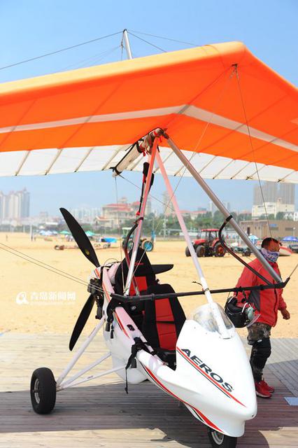 金沙滩动力三角翼开飞 惊险刺激游客争尝鲜 金沙滩动力三角翼开飞 惊险刺激游客争尝鲜