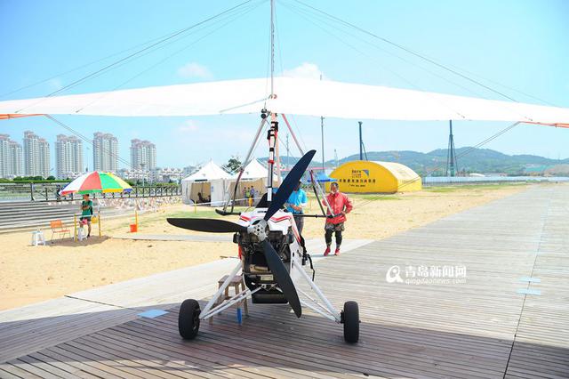 金沙滩动力三角翼开飞 惊险刺激游客争尝鲜 金沙滩动力三角翼开飞 惊险刺激游客争尝鲜