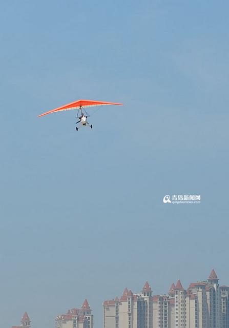 金沙滩动力三角翼开飞 惊险刺激游客争尝鲜 金沙滩动力三角翼开飞 惊险刺激游客争尝鲜
