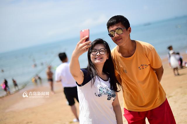 【青岛故事】浴场救生员一年救千人 爱财别来