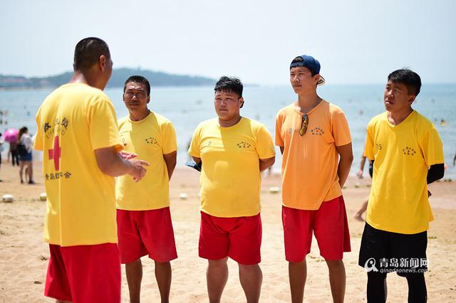 【青岛故事】浴场救生员一年救千人 爱财别来