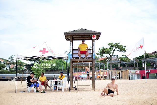 【青岛故事】浴场救生员一年救千人 爱财别来