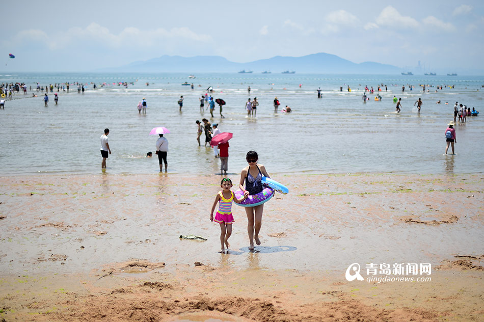 高清:今日小暑前海游客猛增 下周日青岛入伏