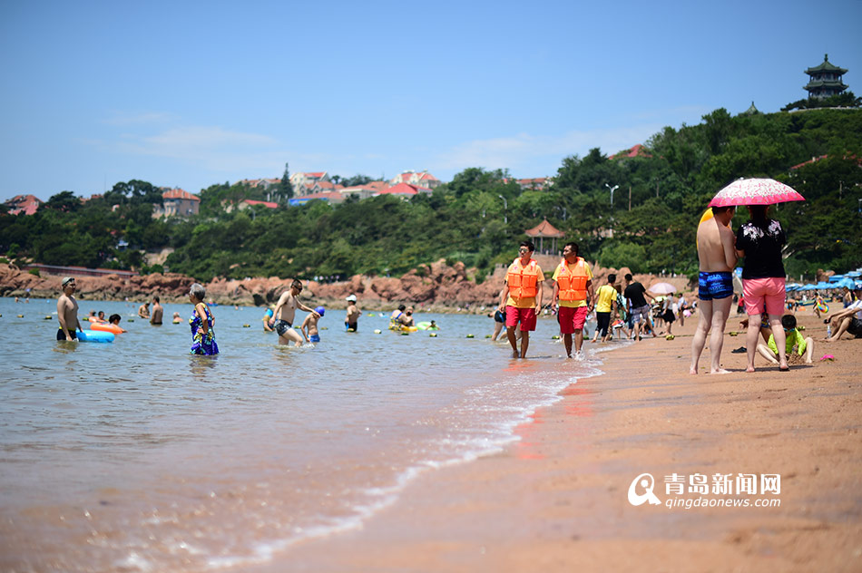 高清:今日小暑前海游客猛增 下周日青岛入伏