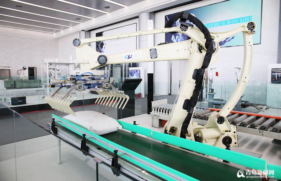 青岛造机器人亮相国际大展