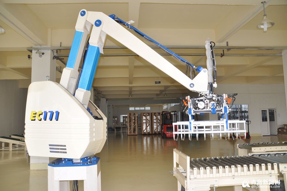 青岛造机器人亮相国际大展