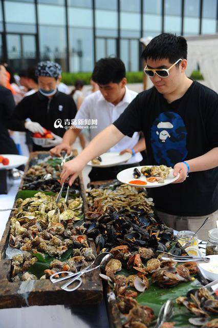 盛夏来青岛品美食 看大厨玩转本地海鲜 盛夏来青岛品美食 看大厨玩转本地海鲜