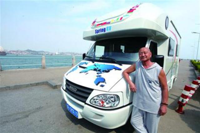 退休夫妇买房车 半年穿越亚欧24国油费花6万