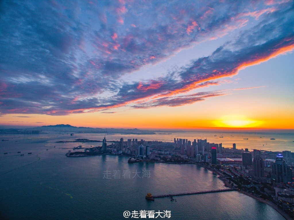 组图：青岛现绝美落日美景 魅影旖旎似油画