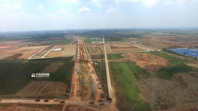 俯拍新机场施工现场 地铁路径清晰可见