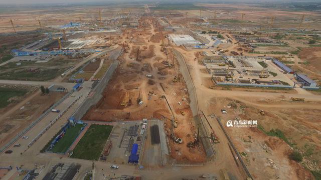 俯拍新机场施工现场 地铁路径清晰可见