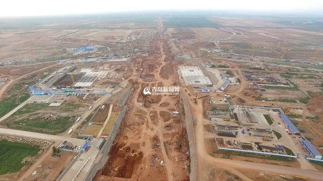 俯拍新机场施工现场 地铁路径清晰可见