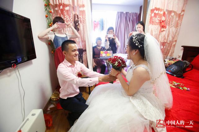 中国人的一天：脑瘫女孩游泳8年 爱情奖牌双收获