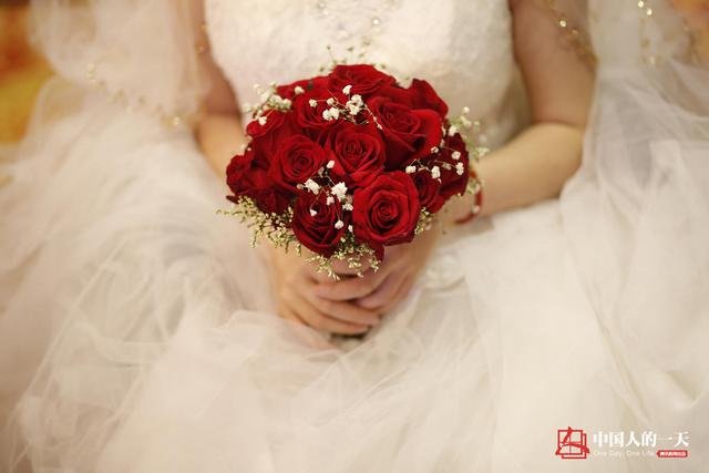 中国人的一天：脑瘫女孩游泳8年 爱情奖牌双收获