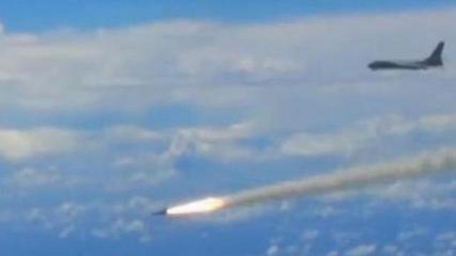 中国南海军演动用最强反舰导弹 1枚击穿1艘军舰 中国南海军演动用最强反舰导弹 1枚击穿1艘军舰